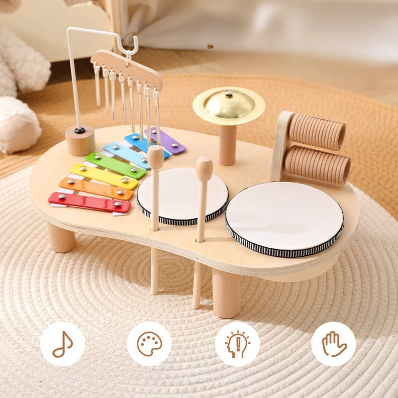 Holz Spieltisch mit Xylophon, Trommeln und Becken. Nachhaltiger Musik-Spieltisch für Babys.