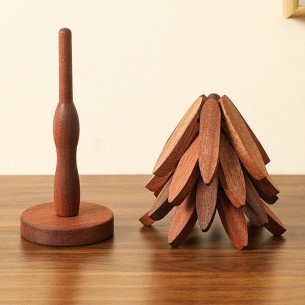 Holz Topfuntersetzer Baum-Design und Halter. Naturholz Untersetzer Set in Baumform.