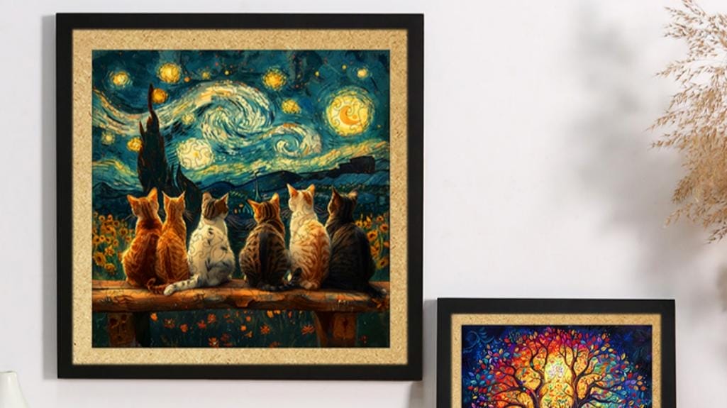 Gerahmtes Katzenpuzzle im Stil von Van Goghs "Sternennacht".