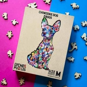 Hunde Puzzle mit buntem Chiweenie-Hund auf einem braunen Karton