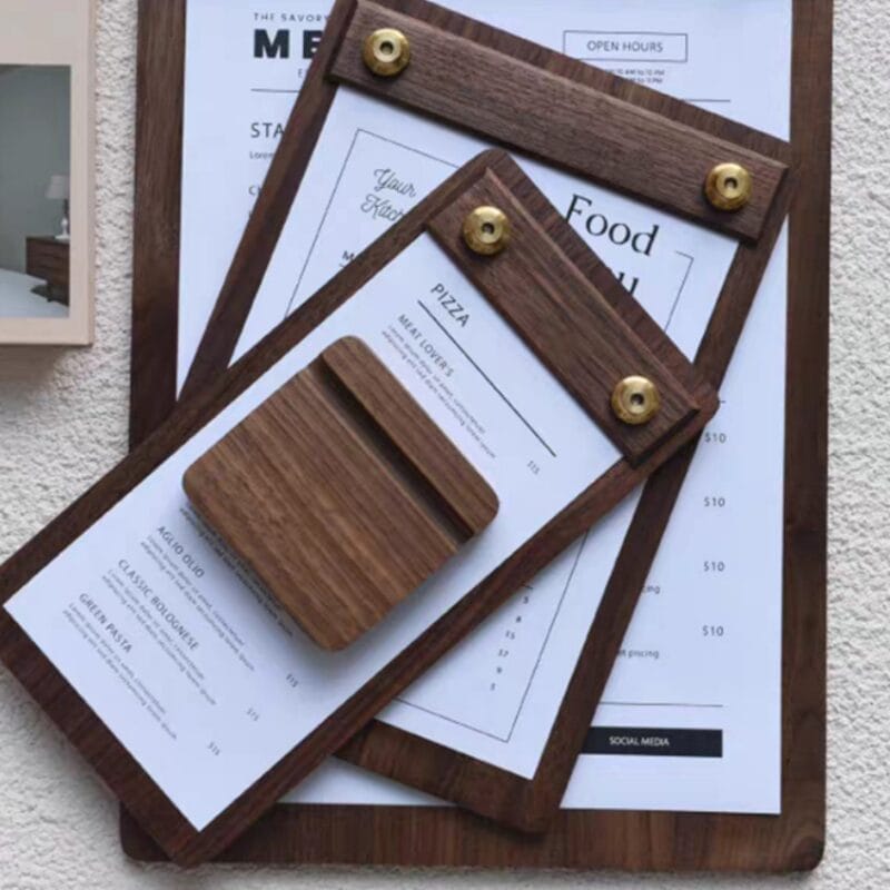 Klemmbrett Speisekarte aus Schwarznuss mit Menüs für Pizza, Pasta und Getränke. Großhandel für Cafés.