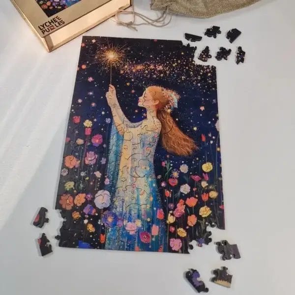 Märchenhaftes Holzpuzzle: Mädchen mit Wunderkerze in Blumenfeld
