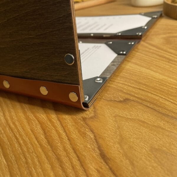 Restaurant Speisekarte aus Holz, faltbar. OEM-Option möglich.