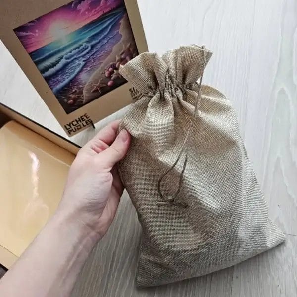 Puzzle Natur: Holzkiste mit Meer-Puzzle, Jutebeutel. Lychee Puzzles Box.