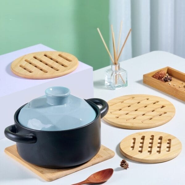 Holz Topfuntersetzer aus Bambus, hitzebeständig und rutschfest für Töpfe. Küchendekoration.